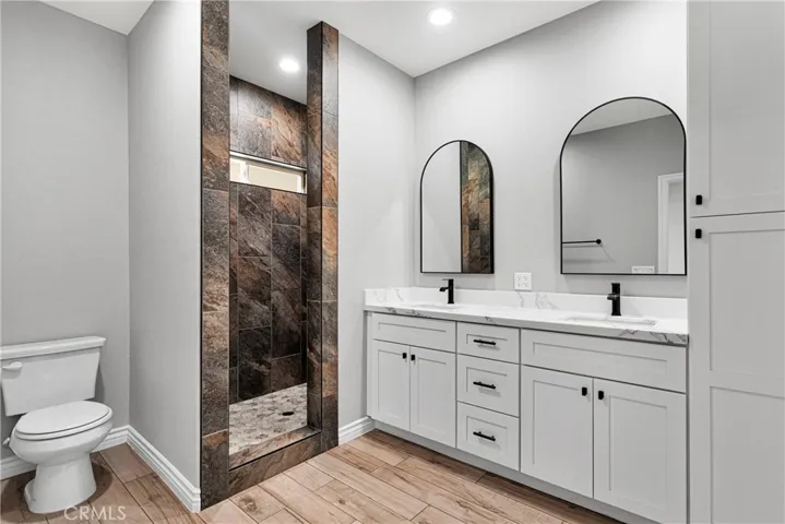16052 Venango, Apple Valley, California 92307