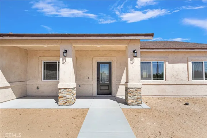 16052 Venango, Apple Valley, California 92307