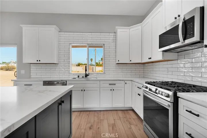 16052 Venango, Apple Valley, California 92307