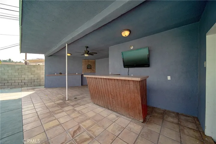 Pool Bar/Lounge Are