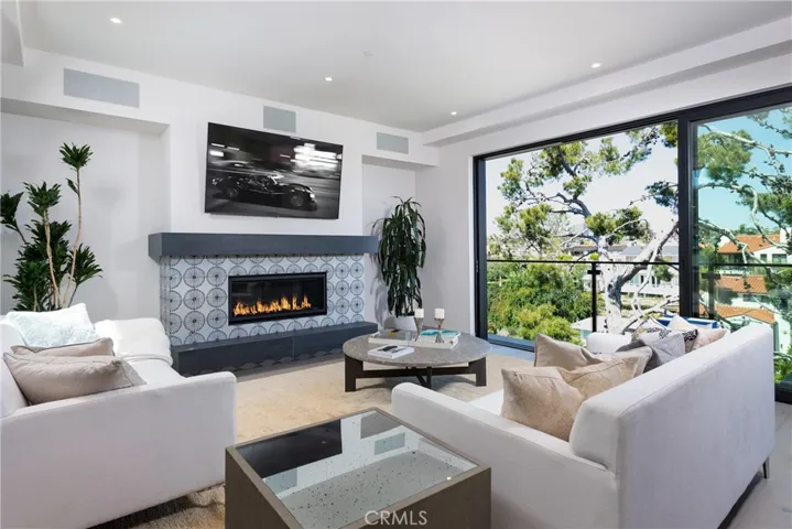 356 Dahlia Place, Corona Del Mar, California 92625