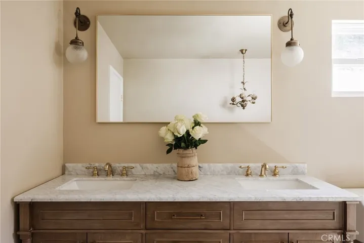 718 Sunnyhill Drive, Los Angeles, California 90065