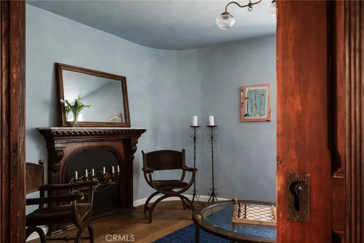 718 Sunnyhill Drive, Los Angeles, California 90065