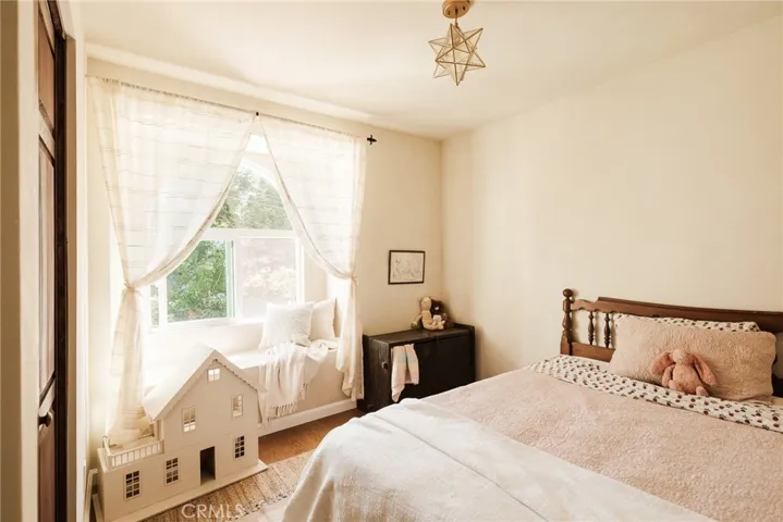 718 Sunnyhill Drive, Los Angeles, California 90065