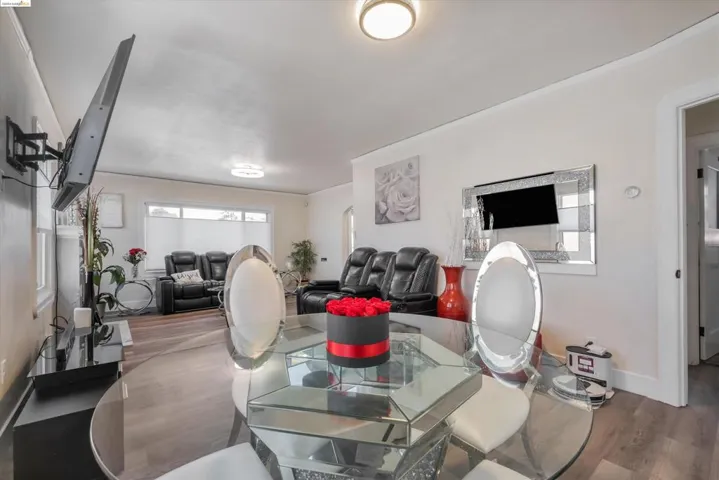 8017 Dowling St, Oakland, California 94605