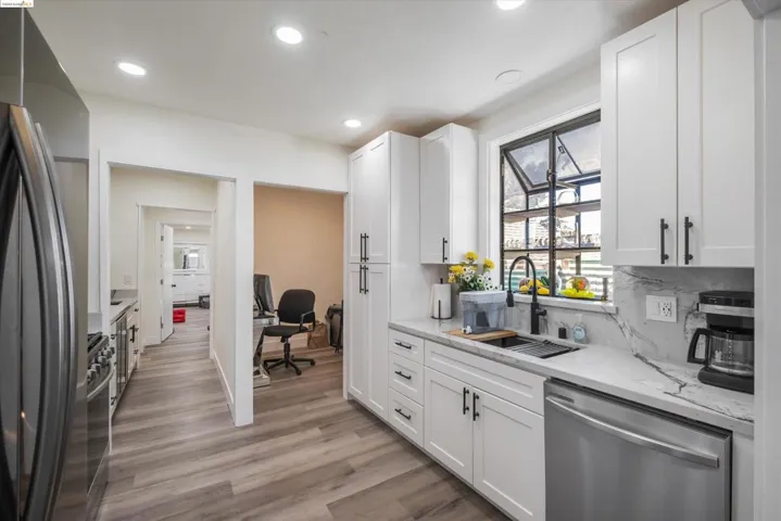 8017 Dowling St, Oakland, California 94605