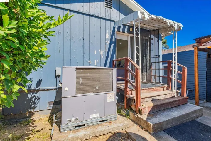 8017 Dowling St, Oakland, California 94605