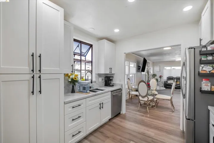 8017 Dowling St, Oakland, California 94605