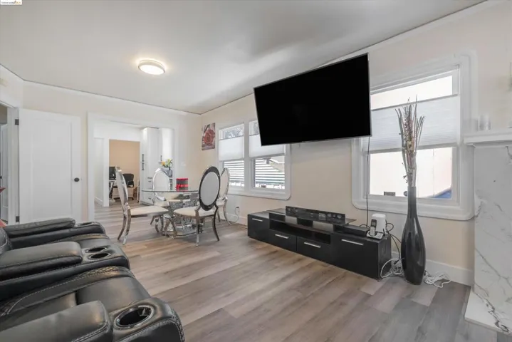 8017 Dowling St, Oakland, California 94605