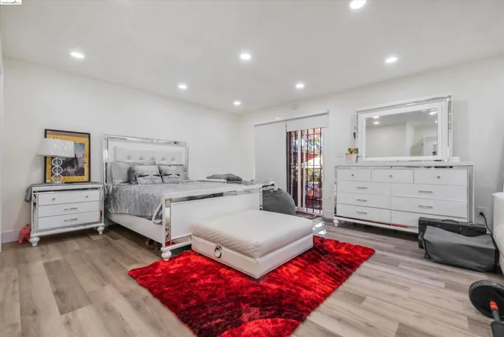 8017 Dowling St, Oakland, California 94605
