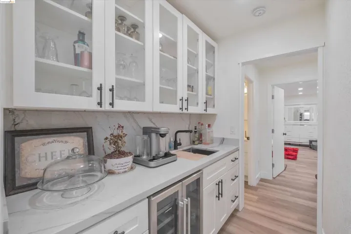 8017 Dowling St, Oakland, California 94605