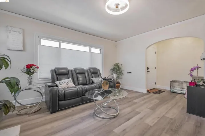 8017 Dowling St, Oakland, California 94605