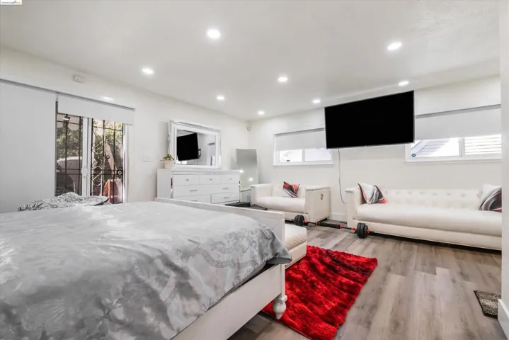 8017 Dowling St, Oakland, California 94605
