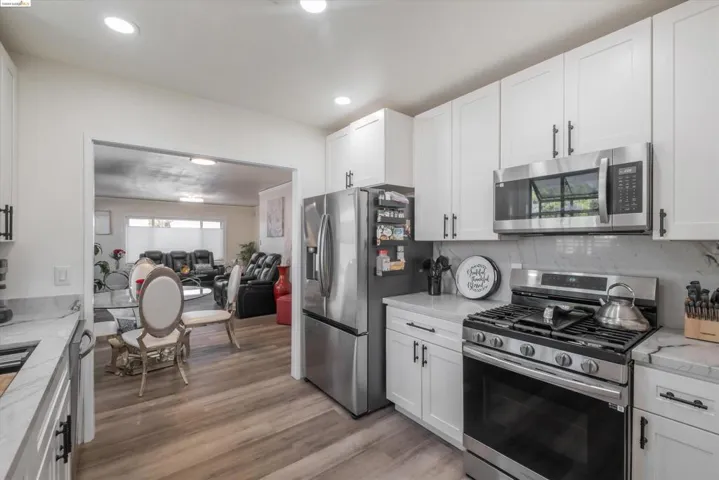 8017 Dowling St, Oakland, California 94605