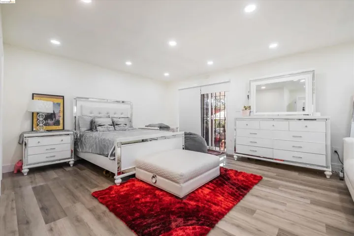 8017 Dowling St, Oakland, California 94605