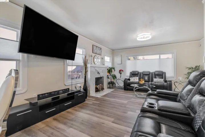 8017 Dowling St, Oakland, California 94605