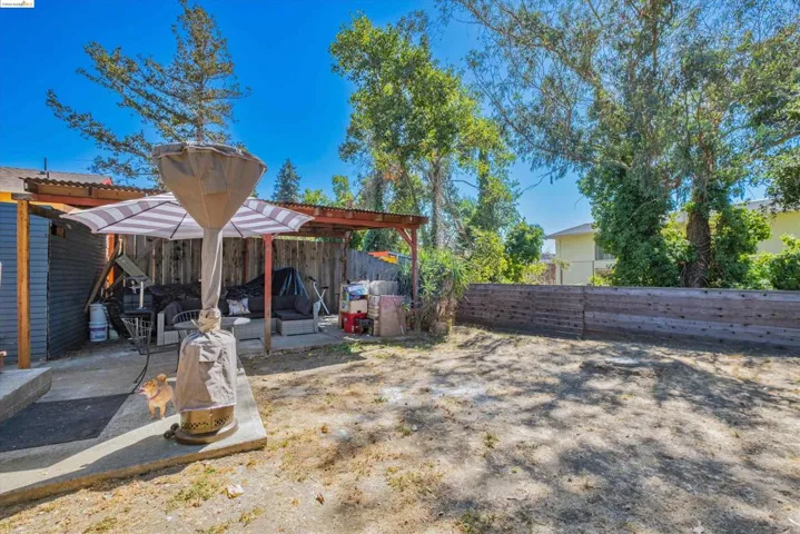 8017 Dowling St, Oakland, California 94605