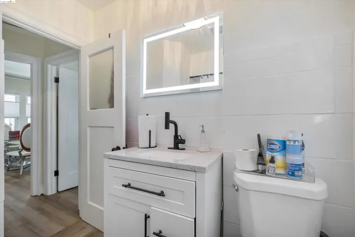 8017 Dowling St, Oakland, California 94605
