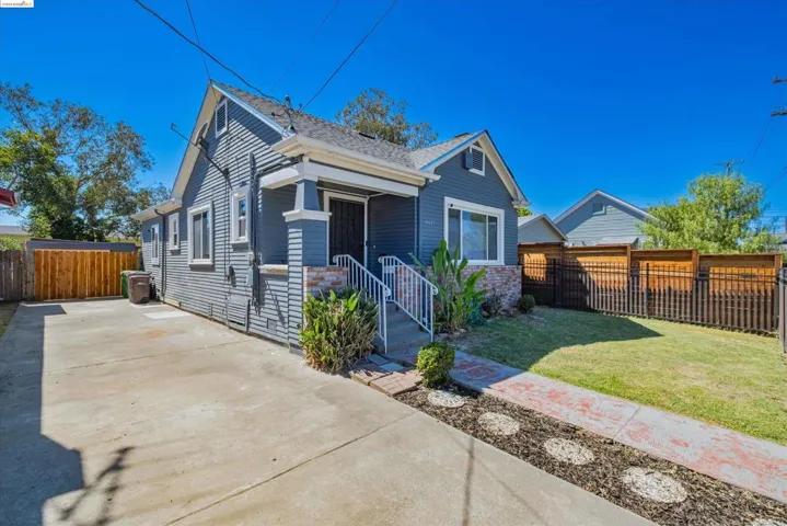 8017 Dowling St, Oakland, California 94605