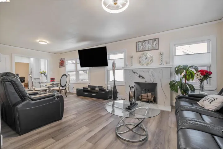 8017 Dowling St, Oakland, California 94605