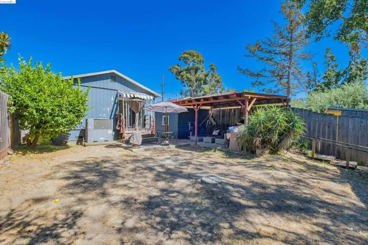 8017 Dowling St, Oakland, California 94605