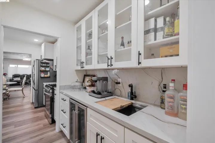 8017 Dowling St, Oakland, California 94605