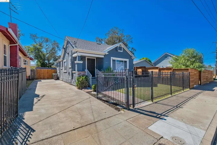 8017 Dowling St, Oakland, California 94605