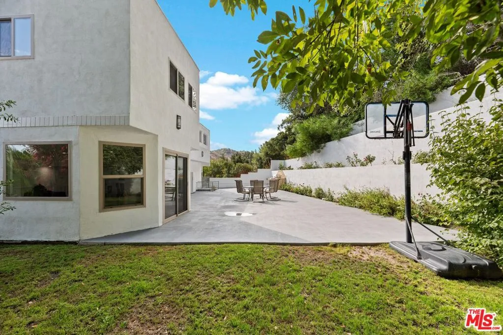 15080 Encanto Drive, Sherman Oaks, California 91403 home-pic-15