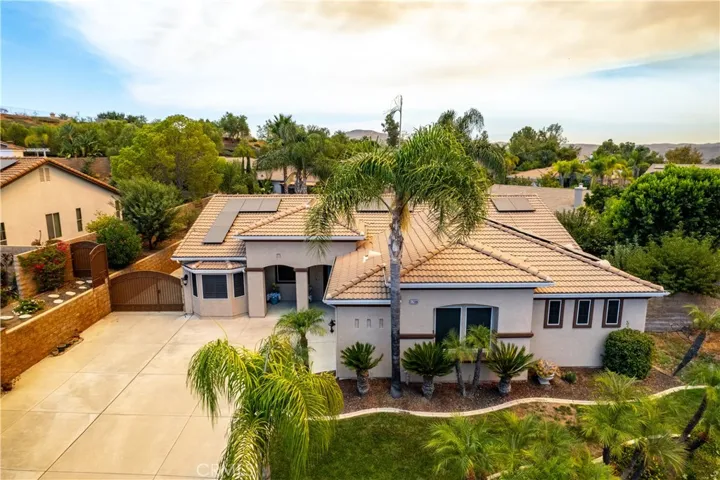 1789 Kapalua Bay Lane, Corona, California 92883