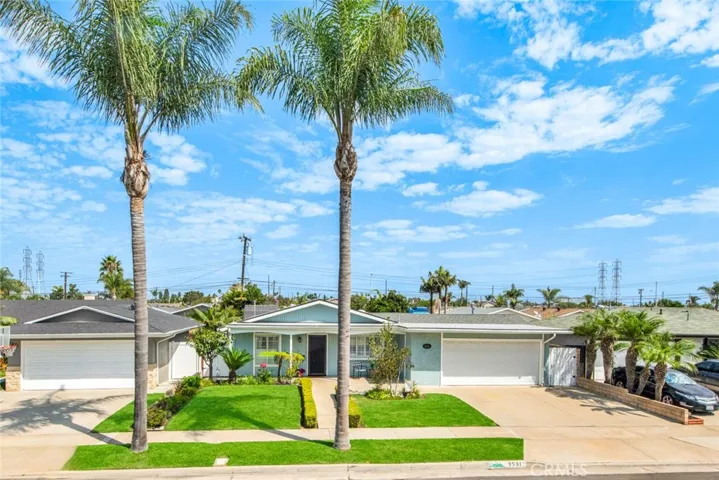 Beautiful Curb Appeal. Auto Sprinkler System