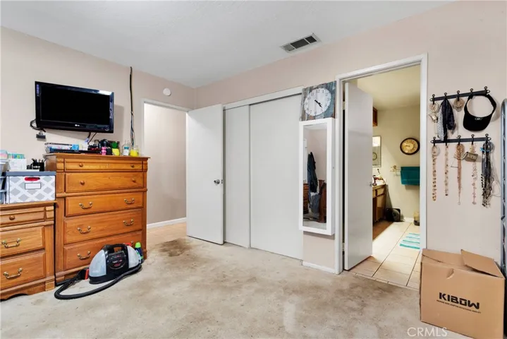 16817 Navajo Road, Apple Valley, California 92307