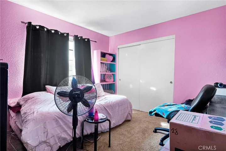 16817 Navajo Road, Apple Valley, California 92307