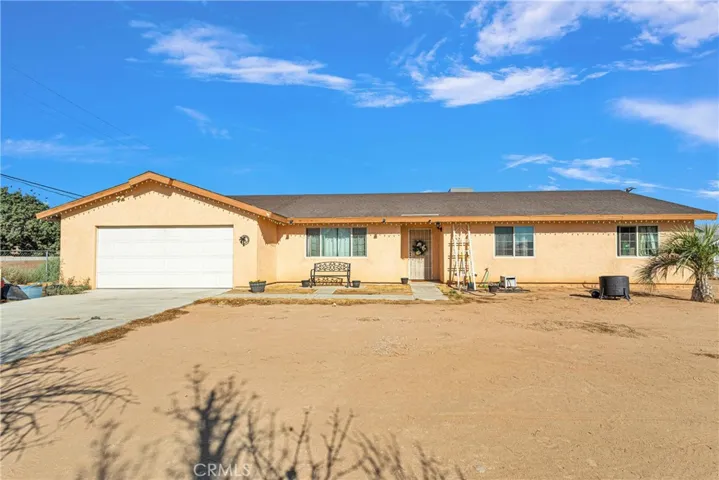 16817 Navajo Road, Apple Valley, California 92307