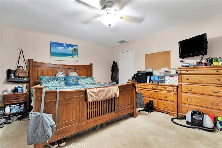 16817 Navajo Road, Apple Valley, California 92307