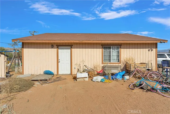 16817 Navajo Road, Apple Valley, California 92307