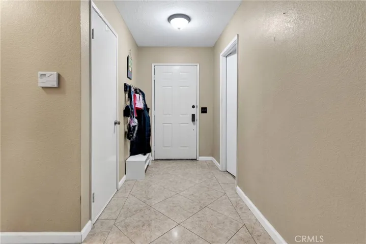 16817 Navajo Road, Apple Valley, California 92307