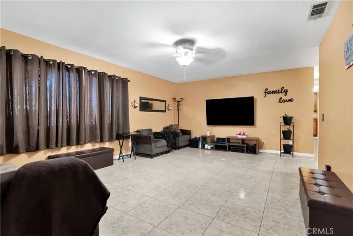 16817 Navajo Road, Apple Valley, California 92307