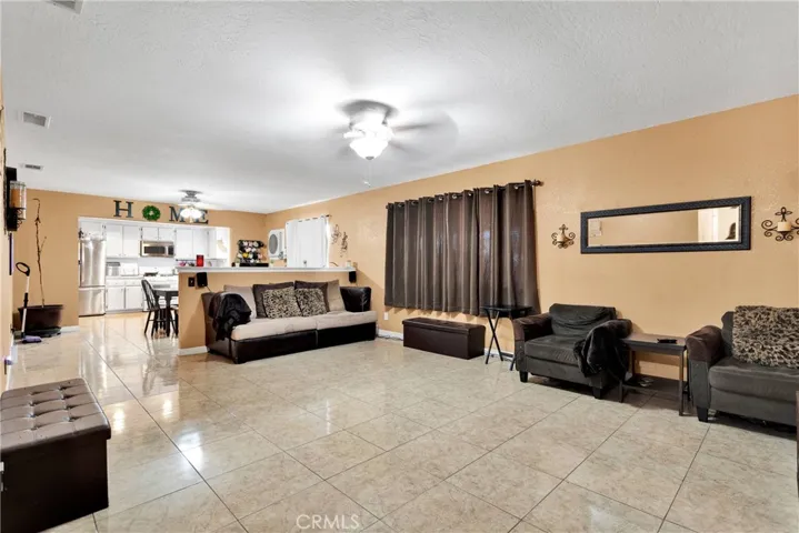 16817 Navajo Road, Apple Valley, California 92307