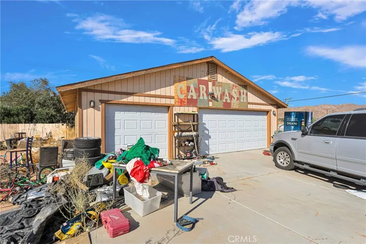 6 car tandem Detached Garage
