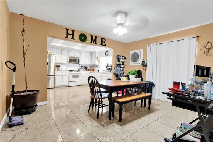 16817 Navajo Road, Apple Valley, California 92307