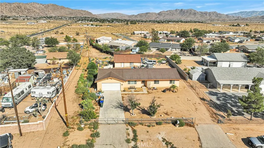 16817 Navajo Road, Apple Valley, California 92307