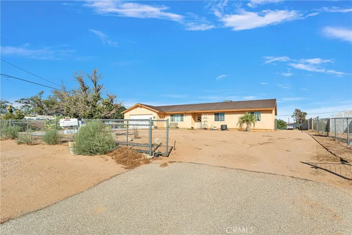 16817 Navajo Road, Apple Valley, California 92307