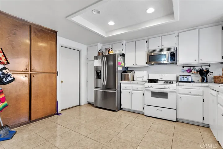 16817 Navajo Road, Apple Valley, California 92307