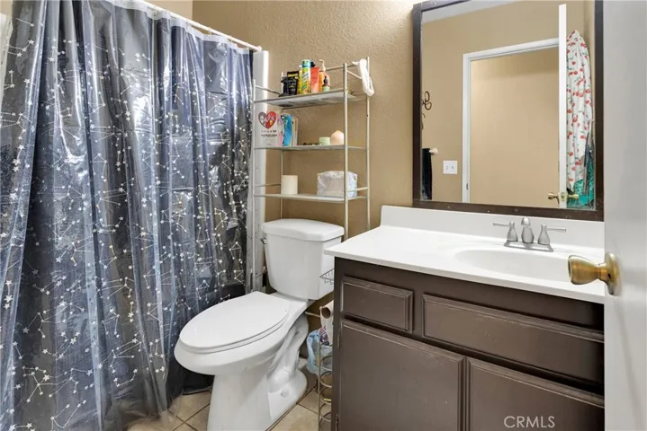 16817 Navajo Road, Apple Valley, California 92307