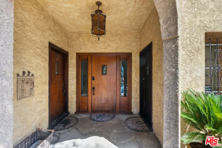 174 N Sycamore Avenue, Los Angeles, California 90036