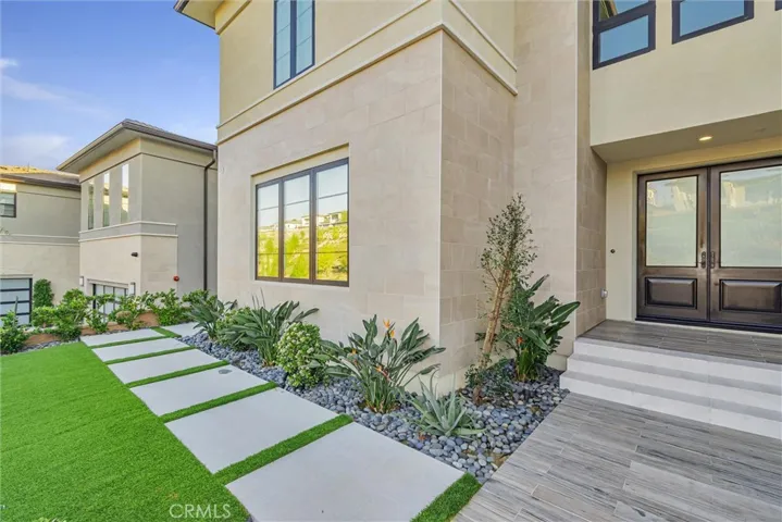 20422 W Willoughby Lane, Porter Ranch, California 91326