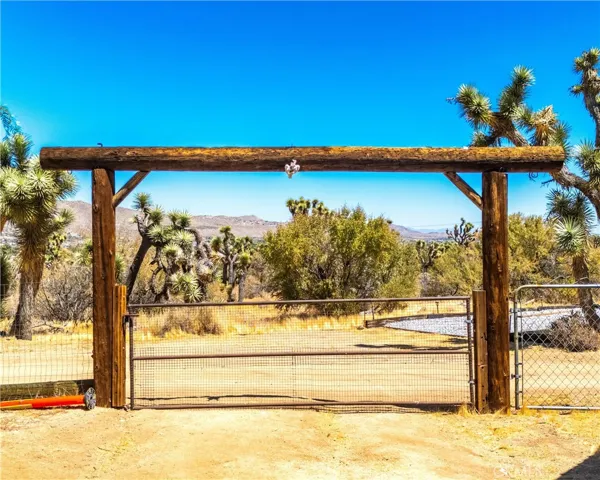 8259 Eneva Street, Yucca Valley, California 92284