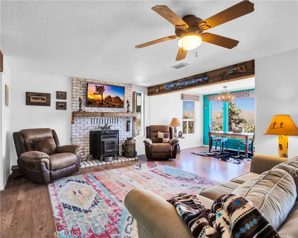 8259 Eneva Street, Yucca Valley, California 92284