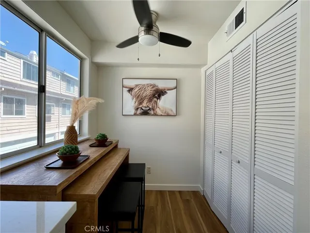 Breakfast nook, laundry area to the right