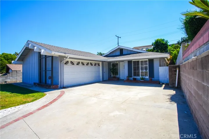 Great Access to Freeways, Restaurants, Shopping and Golf course